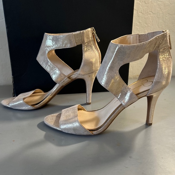 Jessica Simpson Mekos Gold Shimmer, Cutout Heels with Back Zipper, Size 8 - Picture 4 of 7